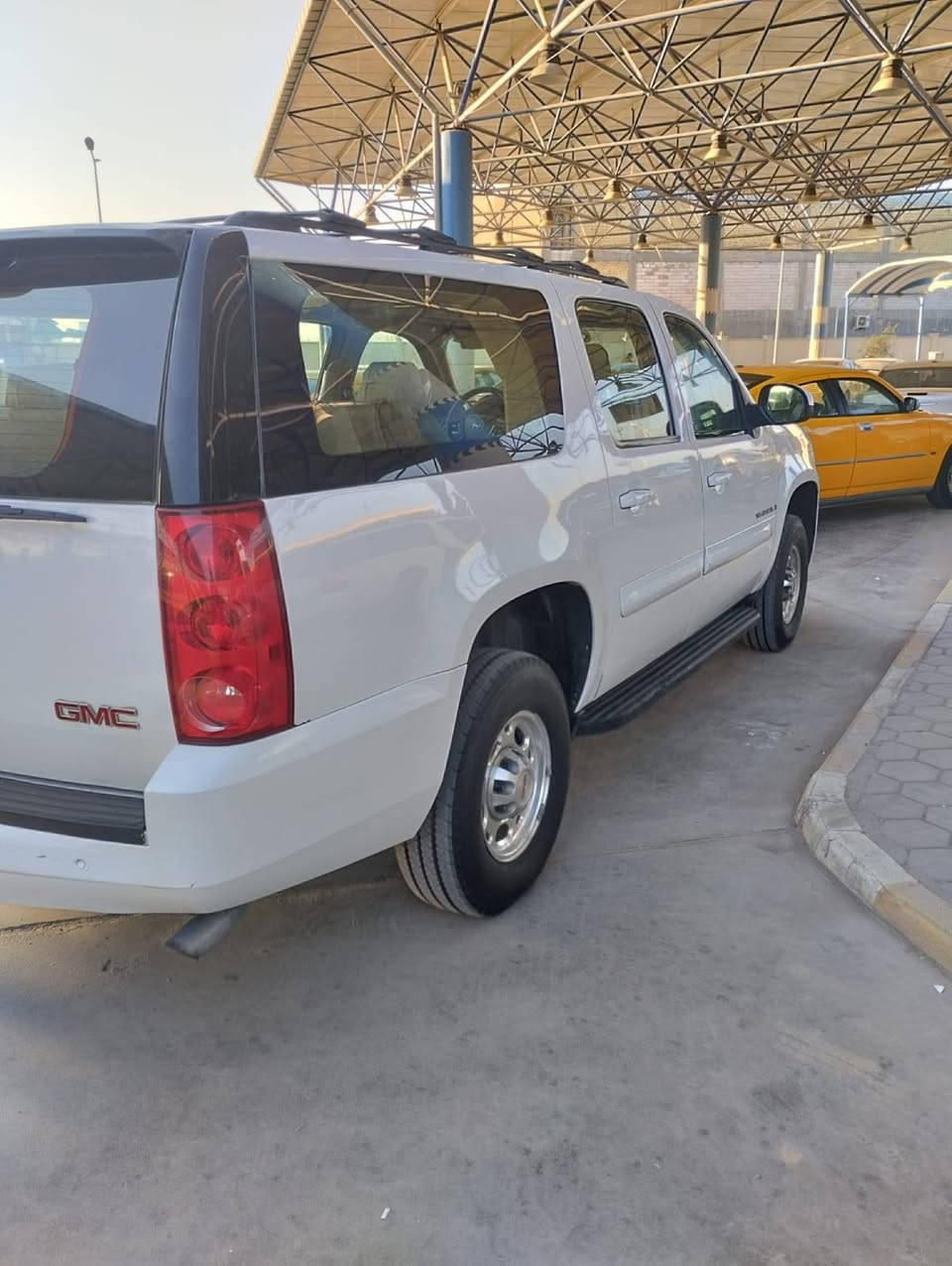 السلام عليكم يوكن جمسي موديل 2007 مكينه كير حداديه كهربائيات تخم تاير برجستون دواخلها حلوه  السياره مكفوله من ضربه المكان ناصرية مركز مكلف بل نشر خاص ما اجاوب السعر 170 وبيه مجال قليل ***********
