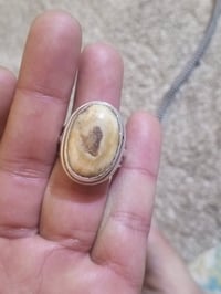 قلادة حجر • قديم • مصور