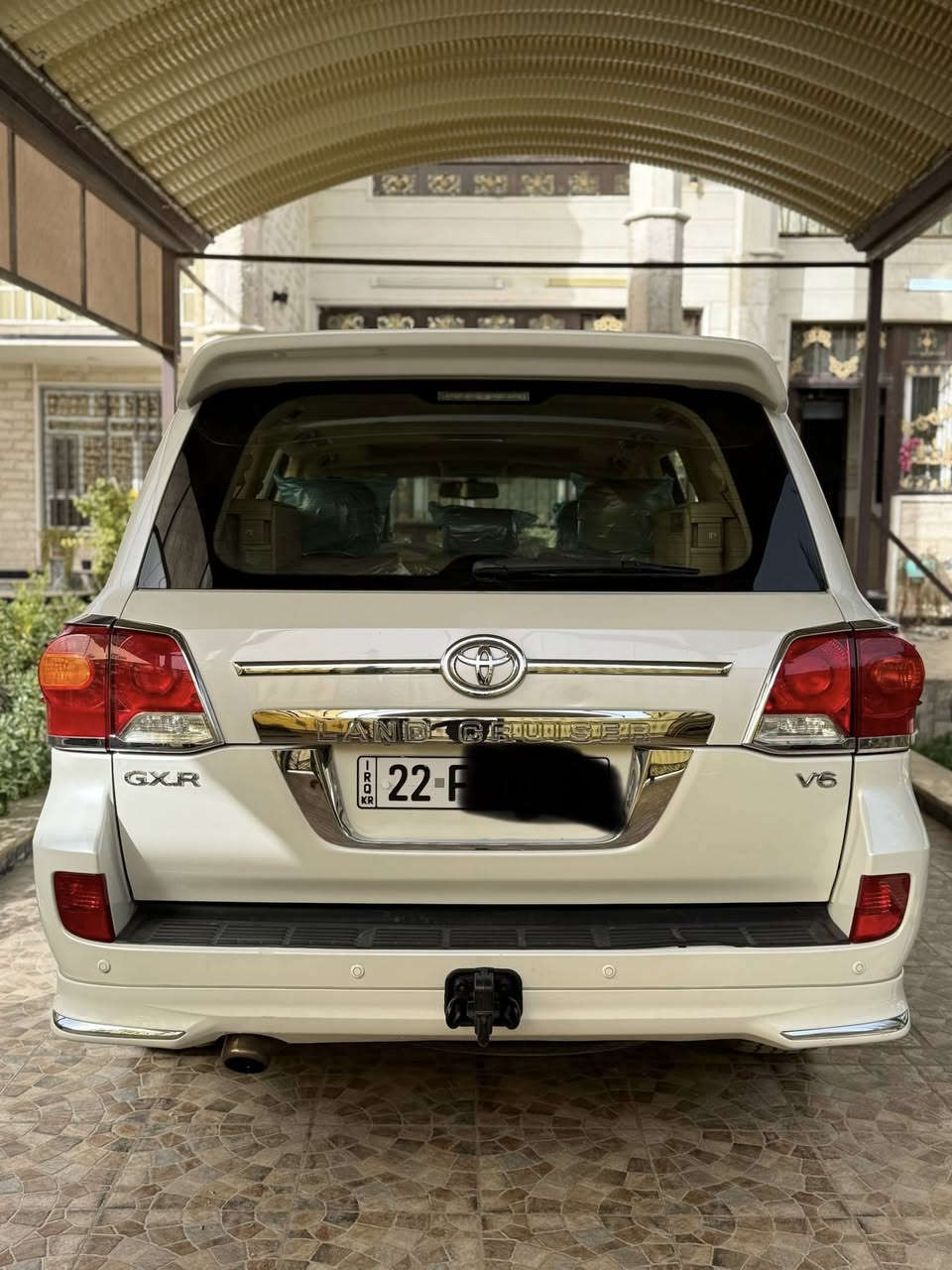 السلام عليكم  لاندكروز 2014 بريم اصل فول مواصفات 1/1 السياره جديده مكفوله كفاله عامه كير محرك كفاله 
6 سلندر
 رقم اربيل  بسمي  تحويل او وكاله ثاني يوم 
ماشية 97 الف حقيقي شرط ع الفحص
السياره جديده بمعنى الكلمه
اللون ابيض صدفي
‏‎ مواصفات/ 
كشنات جلد 
كشن كهرباء
سلايت روف 
فور ويل 
ابواب بصمتين
اشاير مري
زراك لايت
حساس امامي خلفي
تبريد ثلاث قطع 
ثلاجه
‏‎تحكم استيرن 
مري قلابه
مري شفط
زراگات لايت 
طفايه
الى اخره مواصفات البريم  المعروفه
تخم تايرات دنلوب 
اسبيرها مانازل
السياره معروضه 38500 دولار
3 شدات و 85 ورقه
‭ ‭0771 132 5776‬ ‬ ‭
المكان بابل
مكلف بالنشر فقط
