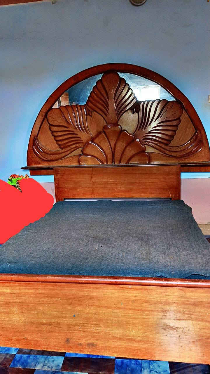 سلام عليكم:
غرفة نوم خشب عراقي  السعر  650  للتواصل ***********

