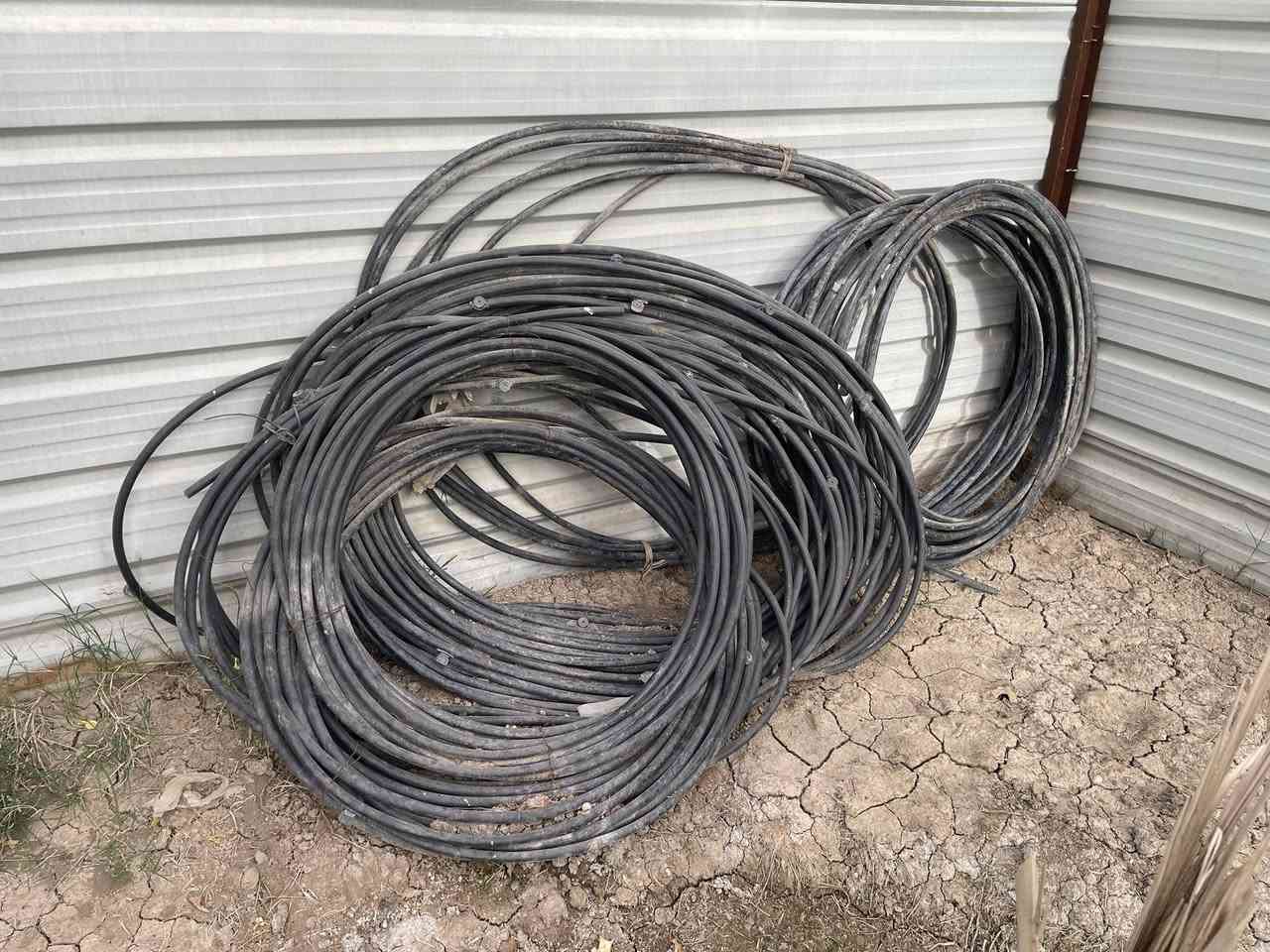 السلام عليكم
للبيع منظومة تقطير زراعية متكاملة

التفاصيل :

1.ماطور ( مضخه ) ظغط عالي 2 انج سنكل فيز مع ملحقاته

2. صونده 2 انج تركي اصلي طول 250 متر

3.تانكيات العدد 2 سعة الواحد 5000 لتر المجموع 10 آلاف لتر

4. صوندات تقطير حجم 20ملم مع النوزلات كامله 6 لفات (600متر)

5. ظفيرة كهرباء قطعتين 2*16 خطين  50 متر

ملاحظة : المنظومة نظيفة جدا
               المنظومة تكفي 2 دونم 

السعر الكلي 1250،000 مليون و ميتين وخمسين الف

للتواصل ***********
