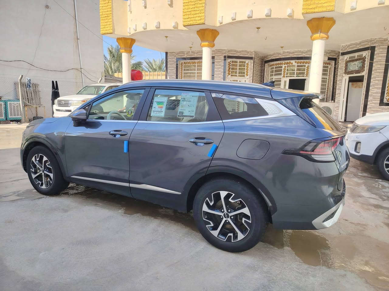 السلام عليكم للبيع كيا سبورتج موديل 2023 وارد خليجي السياره فول موصفات واحد على واحد بصمه حساسات خلفيه مري شفط كشنات كهرباء وجلد كامره دواره جنطه كهرباء ٤كامرات السياره بعدهي جديده بالكارتون عل وضع شركه برغي مامفتوح بيه رقم بغداد الإنكليزي بسمي كير ماوس سياره جاهزه وحلوه السياره مكفوله ماعد بيه طخه بلجوملغ الخلفي فقط سعرها 175 وبيه مجال هذا رقمي *********** مكاني بابل ابو غرق بيع مستعجل شراي يتصل وبيك خير وتدلل
