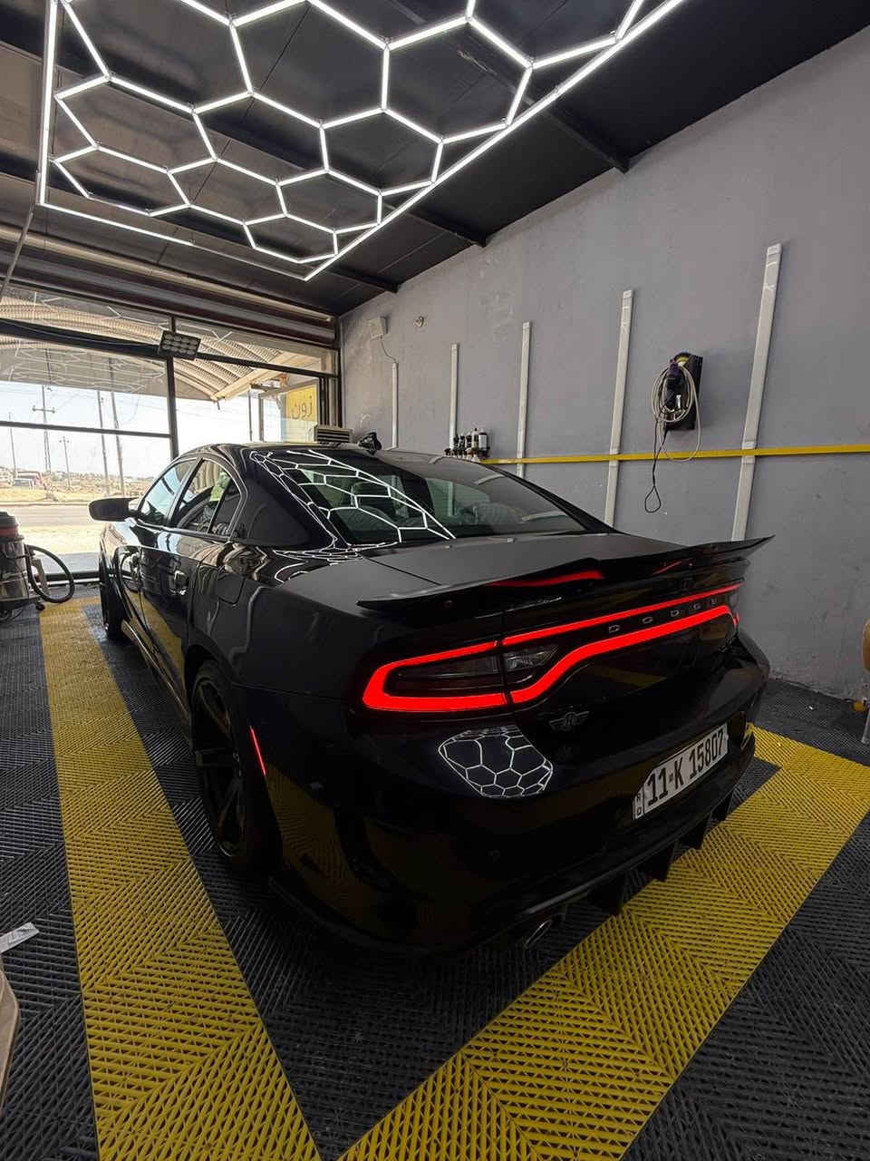 دودج جارجر   GT PLUS – SUPER TRACK BACK
نسخة نادرة جدًا (سوبر تراك باك)
نادر تلكه  جارجر 6 سلندر بهيج مواصفات قوية

الموديل: 2019
العداد: 58 ألف مايل
اللون: أسود (Black Edition)
المحرك: V6 سعة 3.6L
المكان: البصرة
السيارة باسمي + رقم ألماني جديد

ملاحظة: حادث خلفي بسيط (طخة باب خلف السائق مبدل بلادي نفس اللون)

⸻

 المواصفات المميزة:
 • بريك Brembo
 • رادار + أكسل 3.8
 • نظام صوت Alpine أصلي قوي
 • فتحة سقف
 • الدشبول تطريز جلد فاخر (مو عادي)
 • شاشة كبيرة مع GPS + Apple CarPlay + Android Auto
 • شاشة مع أوپشنات SRT
 • ويل قياس 20 إنج
 • مقاعد جلد رياضية (حضن كانتارا + جلد)
 • مقاعد أمامية كهربائية + ميموري حفظ 
 • تبريد وتدفئة للمقاعد الأمامية
      •تبريد  تدفئة للمقاعد الخلفية
 • تشغيل عن بعد
 • ستيرن كهربائي + تدفئة ستيرن
 • حساسات + كاميرا خلفية
 • مرايا متحسسة للضوء العالي
 • كير شفتر بالستيرن
 • دخول ذكي (بصمة)
 • بلوتوث + مثبت سرعة 
وباقي مواصفات الGT المعروفه 

⸻

 الإضافات:
 • عدسات ليزر عالية الجودة (تكلفتها 500$)
 • عازل حراري للزجاج الأمامي
    •      عازل حراري للجامات الخلفيه 
    •       سكوب جامه خلفيه وسكوب ابواب ومري باتمان 
وهواي مصروف عليها السياره 

⸻

السعر: اتصال وبيك خير ودلل
الرقم: ***********
*********** البصرة, العراق
