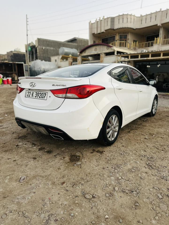 الانتره خليجي مديل 2013
سياره نضيفه بمعنى الكلمه 
بيه طخه بلهلا مال جاملغ لخلفي صفحة السايق ول باب لخلفي وره سايق مصبوغ 
سياره تخم تاير حداديه كهربائيه ميكانيك كير مكينه كله مكفول 
رقم شمالي تحويل ثاني يوم مكينه 1600 
مكاني بغداد حسينيه المعامل منطقة السعاده للستفسار الاتصال ***********
