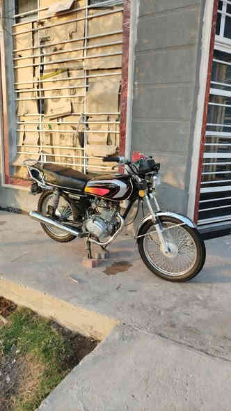 سلام عليكم درجه يرني 22 للبيع و مروس درجه خير من الله نعمه وحلوه كهربيات كله شقله وارق ضايعه بس بيه بلته ورقم شاصي مكفوله من السرقه و العشير ‏ هذ الرقمي الاستفسار‪0770 165 8371‬‏
