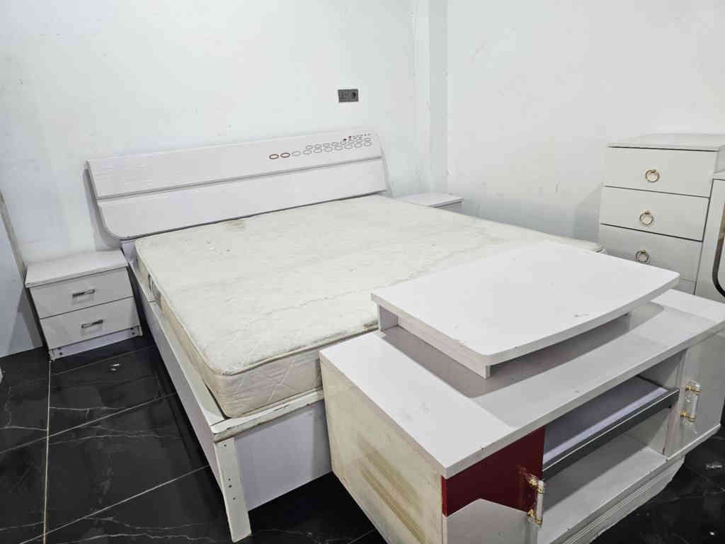 غرفه نوم للبيع نظيف كلش كامل سعر 375 الف شراي يخابر رقم *********** كركوك, العراق
