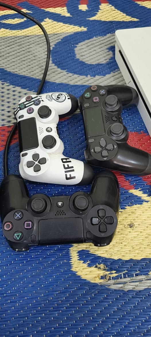 بلي فور مهكر ألعاب تخبل بيس و جي تي أي و إله الحرب و سبايدرمان بيتر و سبايدرمان مايلز مع يو بي إس السعر 325 مع يدات 3 و يو أبي إس رقمي واتساب فقط راسل***********
