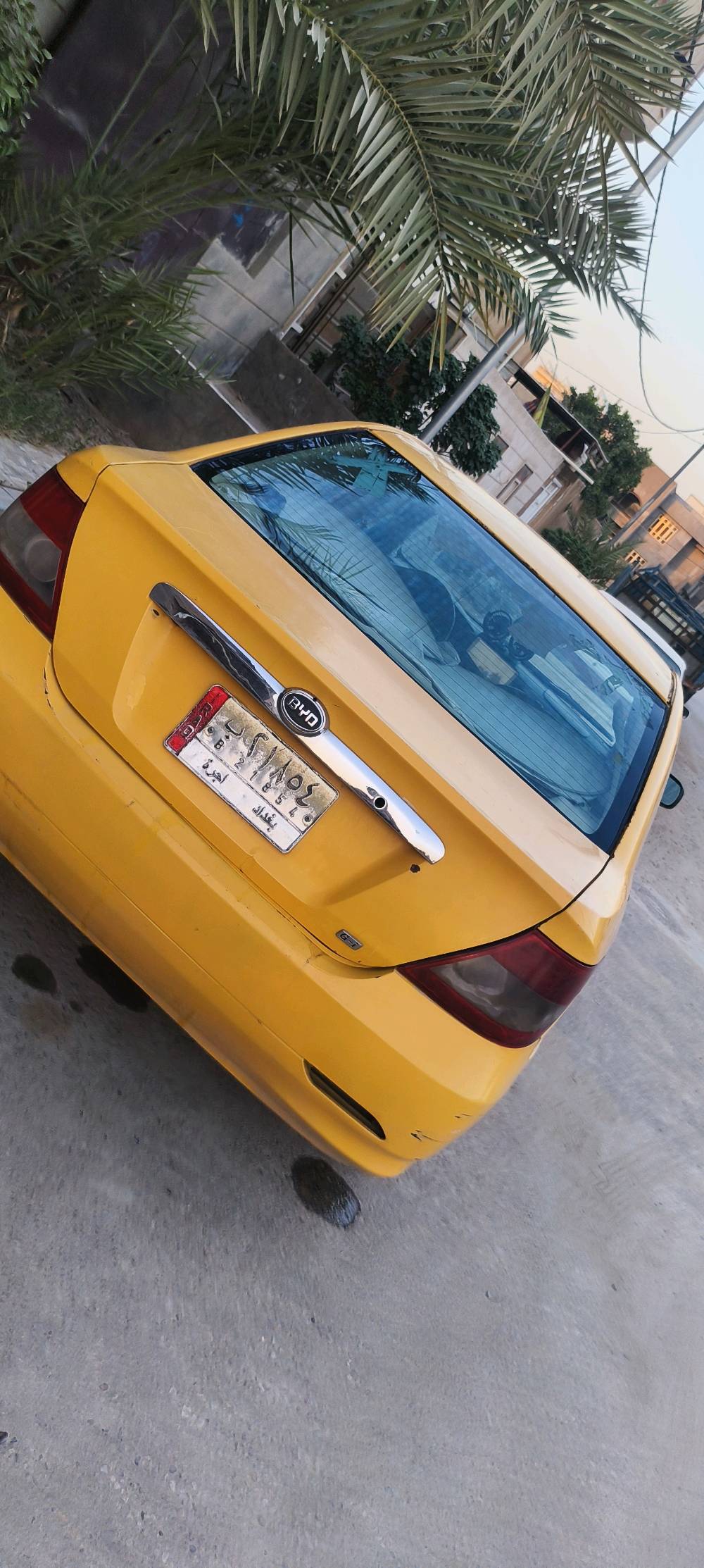 بي واي دي  اف 3  موديل 2010 
كير مكينه خير من الله  نقصها بس حداديه شويه تعبانه والكشر بي  خياسات قليل.السياره مصفره غرامات مابيها
 رايدها ب 28 وبيها مجال مكاني حله