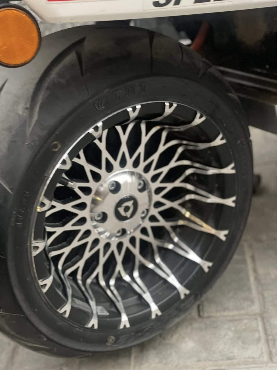 كاسحه ستخدام قليل وصل موجود بيها جكات تصعد ونزل ع الريموت ملف ٥٥٠٠ صاروخ مكاني بغداد
***********
