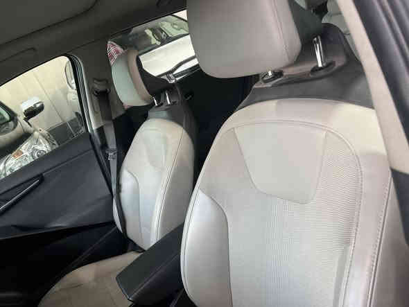 سلام عليكم كيا نيرو  هايبرد ٢٠٢٣ ماشية ٥٣ الف كم سيارة حادثه جاملغ وبنيد موضح بلصور ايرباك ستيرن فول الفول مواصفات هواي بيهة هزة وفحص وسنوية جديدة تحويل مباشر رقم بغداد سيارة جاهزة من گير مكينة تبريد حدادية بلكامل مابيهة اي نقص والسونار ناشرة وية الصور بيه صبغ قطعتين مكان السيارة معارض البياع 

السعر  ١٥٨ وبيه مجال

***********
