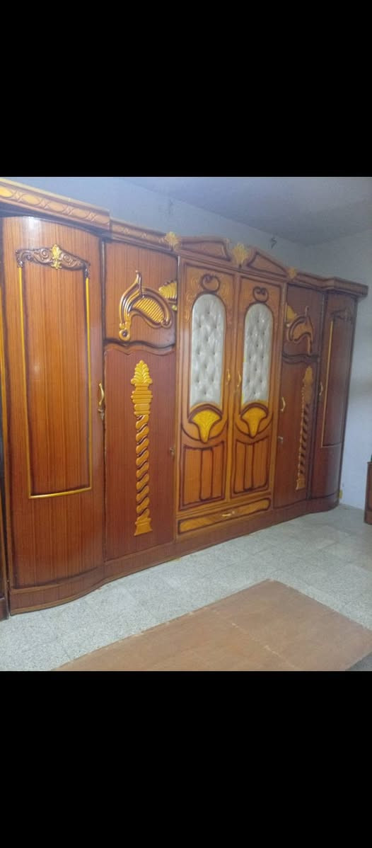 اخوان السلام عليكم غرفه اخشاب نظيفه للبيع مكان ديالى الخالص السعر 650 وبها مجال ***********
