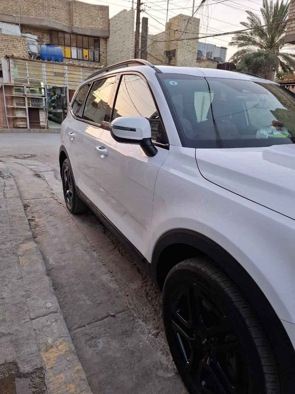 للبيع  🔥
Kia Telluride  ex xline موديل 2024 فول الفول 

الون ابيض

الموقع: بغداد – الاورفلي 

💰 السعر345 قابل للتفاوض البسيط للجادين فقط

المواصفات 

✔ محرك 3.8 V6 – كير 8 سرعات

✔ ويل 20

✓5وضعيات قيادة

✔ مقاعد جلد كهرباء (تدفئة + تبريد) لون مشمشي 

/فتحة سقف 

✔ مقاعد خلفية VIP منفصلة

✔ تبريد خلفي + مناخ منفصل

✔ شحن لاسلكي

‏✔ Apple CarPlay

✔ تحكمات ستيرن + USB

✔ نظام صوت هارمن كاردن

✔ شاشة وسط كبيرة + شاشة عدادات ديجيتال

✔ رادار أمامي تفاعلي

✔رادار امامي خلفي 

✔ نظام المحافظة على المسار

✔ نظام النقطة العمياء

✔ حساسات خلفية

✔ تنبيه اهتزاز الستيرن مع الرادار

‏✔ Auto Hold

✔ سايد بريك إلكتروني

✔ حماية فتح الباب عند مرور سيارة

✔ لايت 4 عدسات أوتو

✔ صندوق كهربائي شفط

✔ أوامر صوتية 

حادث بسيط –بدون ايرباك صور الحادث مرفقه بالحقيقة احلى من الصور 

رقم الهاتف/***********
