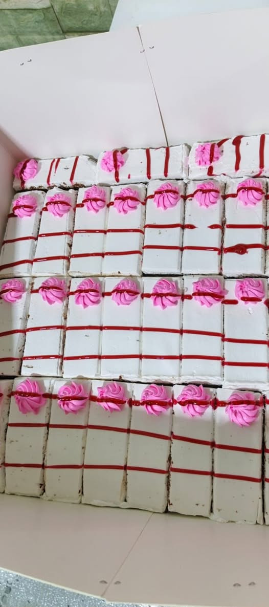 مـن أعمال بـان كيـك 😍
كيك عيد ميلاد بنوته حَسب الطلب 
ألف عافيه 🥰
للحجز والأستفسار ع الخـاص
او ع واتساب ***********
تـوصـيل داخل سبع البور ألف
