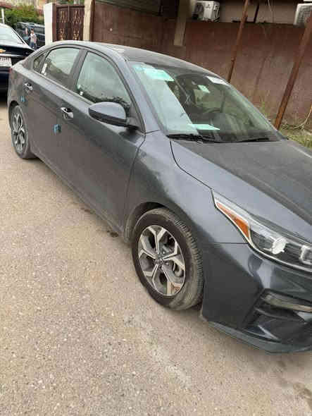 يالله السلام عليكم
كيا فورتي موديل 2021 امريكي 
حادثهه فقط دعاميه أماميه 
ماشيه 72 
السياره  مكفوله كفاله عامه من الصبغ  والمعجون 
تخم تاير جديد 
باتري جديد 
حداديه اي نقص مابيهه 
تبريد شغال ثلج
السياره جاهزه ع اخير حبايه 
كير  اي تي   
***********واتس او اتصال 
السعر 150 وبيهه مجال بصيط
