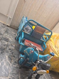 ستوته شحن مع اربع دراجات شحن للبيع بسعر مناسب للاستفسار ع الرقم0773623...