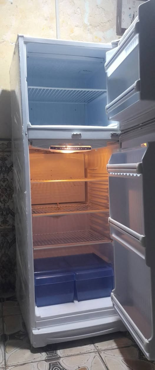 ثلاجه كونكورد 22 قدم نظيفه جدا على البلاد فول تجميد السعر 230 هاتف ***********
