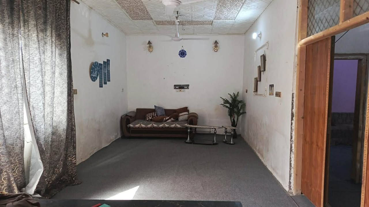 السلام عليكم
الدار للبيع زراااعي سند 25
ماء كهرباء بالباب يصلح محلات موقع تجاري 
مساحه 300متر 

نزل 27*11

يحتوي ع غرفتين نوم 

صاله مطبخ 

صحيات خارجيه

حمام داخلي

ع الشارع العام مباشر خلف عمارات الزيتون مباشر يبعد عن العمارات عن العمارات 500متر 

***********ابو عباس
