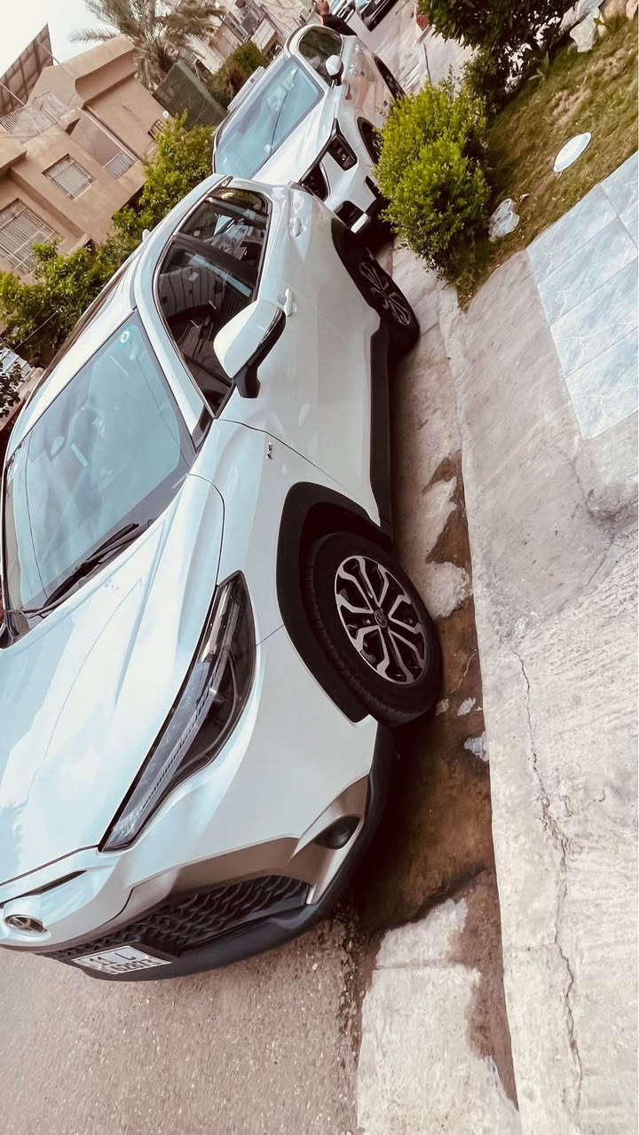 السلام عليكم فورت لندر موديل 2025 هايبرد محرك 2000 بيضة خليجي ماشية 27  الف كم 
 كفالة عامة من شخط سيارة وكالة 
موصفات فول فئة s 
فتحة 
اشاري بل مري 
داخل جلد وكشن كهرباء 
رادار امامي ونقطة عمياء 
تبريد قطعتين
انارة داخلية لد بلادي 
رقم بغداد بااسمي  
السعر27 مليون و200بيهة مجال حك جية
مكان بغداد / حي الخضراء
*********** بغداد, العراق
