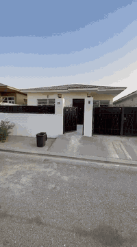 بيت مؤثث  للبيع في اربيل
 مجمع كروب بيابان تالار ستي
البيت طابق واحد غرفتين نوم
مساحه 230م
 السعر 8 دفاتر و 50 ورقه وقابل للتفاوض
يسجل باسم كل شخص يحمل الجنسية العراقيه
 
للأستفسار اكثر الاتصال ***********
