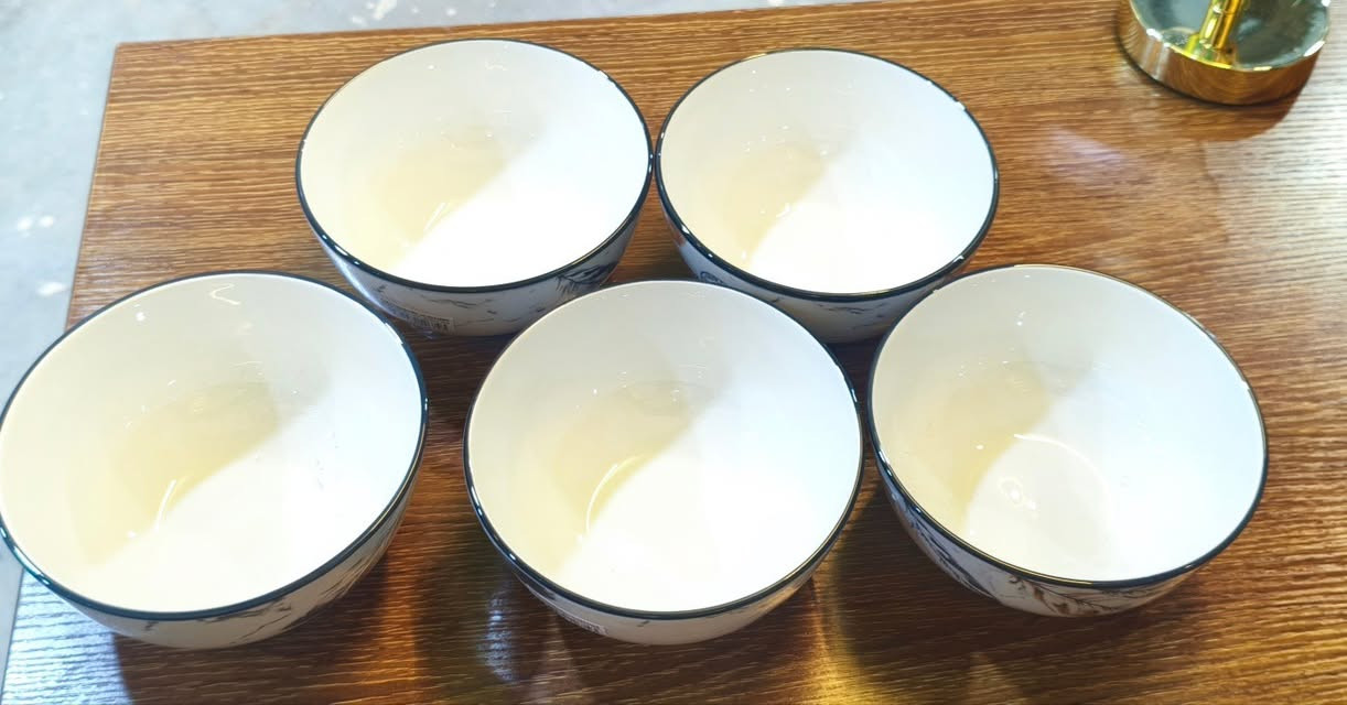 عرض مميز لعشّاق الترتيب والأناقة 🔥
✨ طقم زبادي / شوربة سيراميك فاخر
تصميم عصري بنقشة ريشة أنيقة تضيف لمسة راقية لسفرتك
✔️ جودة عالية
✔️ مناسب للاستخدام اليومي والضيافة
✔️ سهل التنظيف ومتين
💥 السعر مفاجأة! 💥
📍 متوفر الآن في مجمع التساهل
📩 راسلنا خاص للحجز والاستفسار
🚚 توصيل متوفر


**إذا كنت صاحب هذا الإعلان وتريد حذفه لأي سبب، رجاءا أرسل رسالة إلى الدعم الفني**