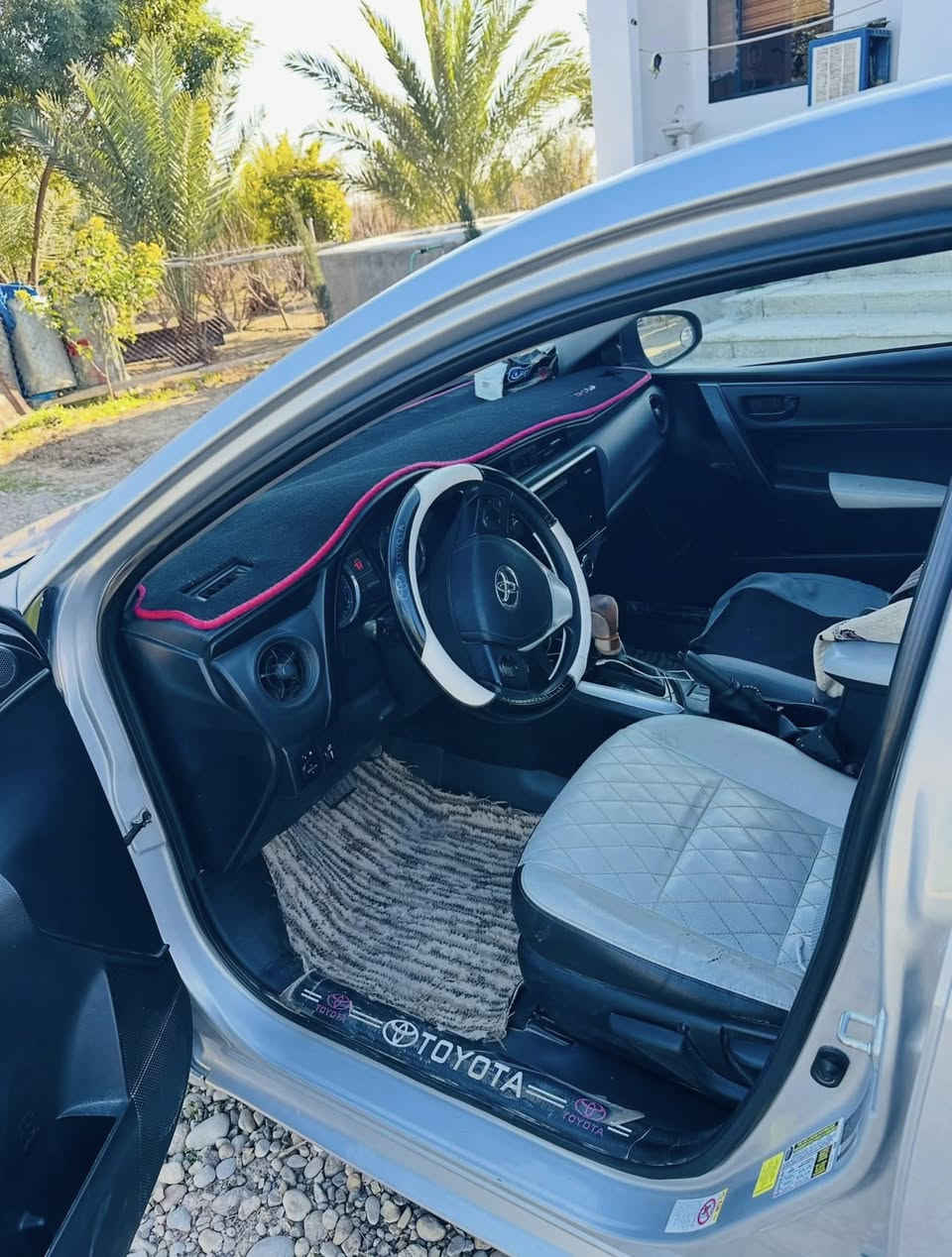 كورلا ٢٠١٧ L
سلفر ماشيه ١٢٢
ضرر جامرلغ سكن فقط بدون دواخل شرط 
سعر ١٣٧ مجال بسيط
مكان كلار
***********
