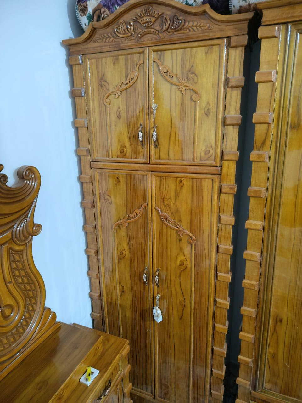 غرفة صاج داخلي وخارجي جديده ونضيفه كلش بعد احله من الصور 5 قطع نجاره عراقيه  طابقين ***********
