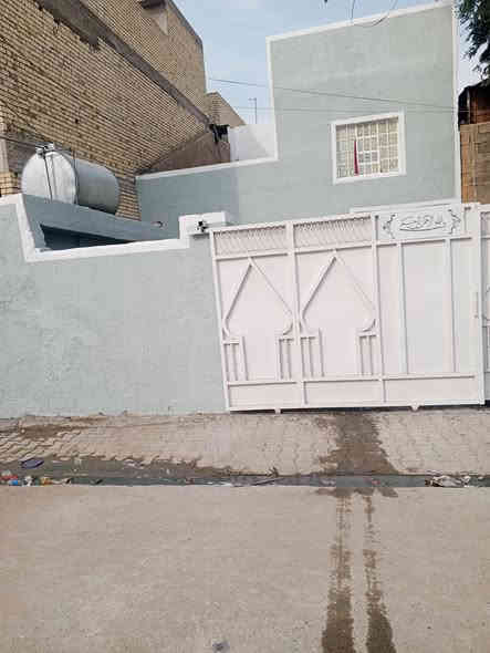 ياالله 
السلام عليكم بيت للبيع المساحه 200 متر يحتوي على 4غرف نوم ومطبخ وهول وستقبال وصاله عدد2 مع سطحين البيت كامل من كاشي وسراميك مابي اي نقص  العنوان حسينية المعامل شارع الجوبه للاستفسار الاتصال ***********
