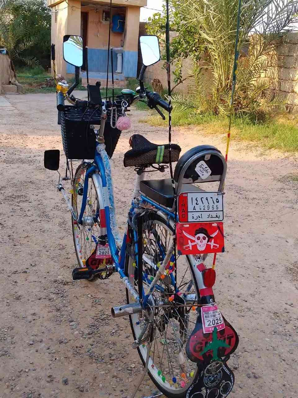 السلام عليكم بيسكل للبيع حجم 27 جديد بيسكل نضيف حيل السعر 145وبيه مجال الاتصال عل رقم ***********
