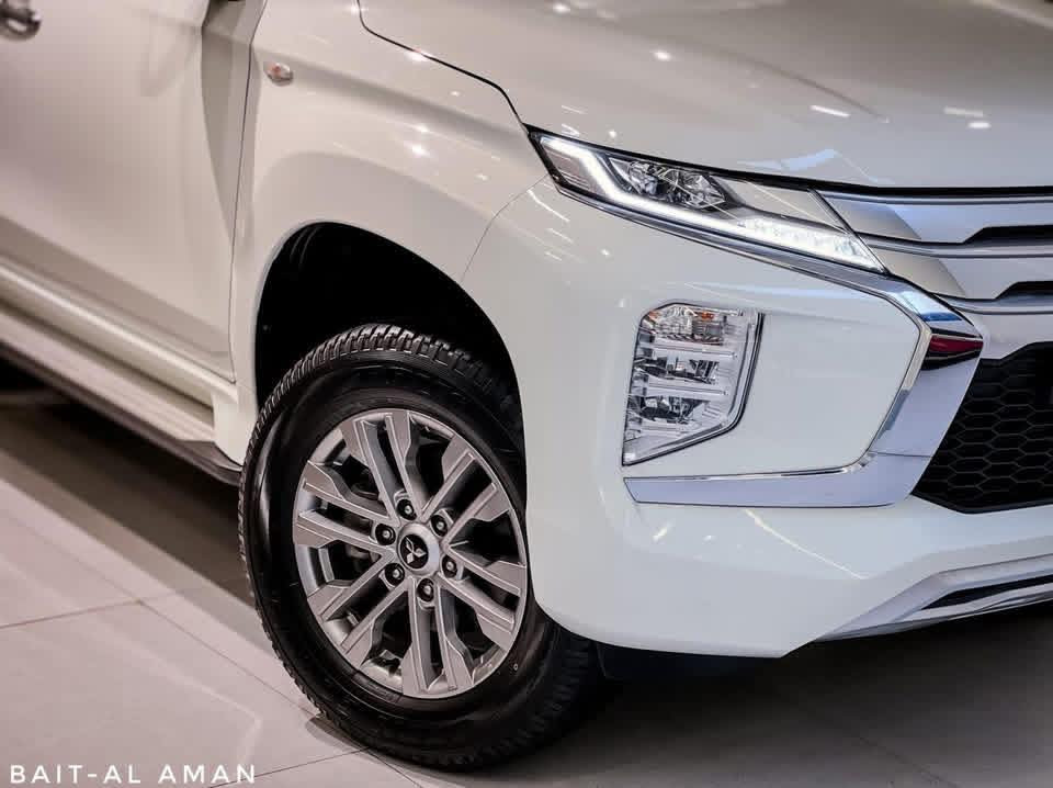 ⁨ موثوق، عملي، ومبني مثل دبابة. كل رحلة تشعرك وكأنها الأولى. 🚗💪”

Mitsubishi-Montero Sport 2023

ضمان 3 سنوات شامل العراق 
ناقل حركة أوتوماتيكي
نوع الوقود هو البنزين
محرك سعة 6 سلندر
نظام فرامل ABS
تكييف مركزي ثلاثي المناطق
جنوط من الألمنيوم قياس 18 بوصة
مدخل AUX/Audio
تقنية البلوتوث
نظام التحكم في نظام الدفع
نظام تثبيت السرعة
الدخول بدون مفتاح
حساسات الركن
قفل مركزي
مرايا كهربائية
نوافذ كهربائية
زر تشغيل بصمة
شاشة مركزية
جناح خلفي
شاشة عرض رقمية

‎للاستفسار والتواصل مع قسم المبيعات 
‎ارجو الاتصال علي 
- Phone : *********** / WhatsApp 
- Phone : *********** / WhatsApp

‎بۆ پەیوەندی کردن بە بەشی فرۆشتن 
‎پەیوەندی به ژمارەی
- Phone : *********** / WhatsApp 
- Phone : *********** / WhatsApp⁩
