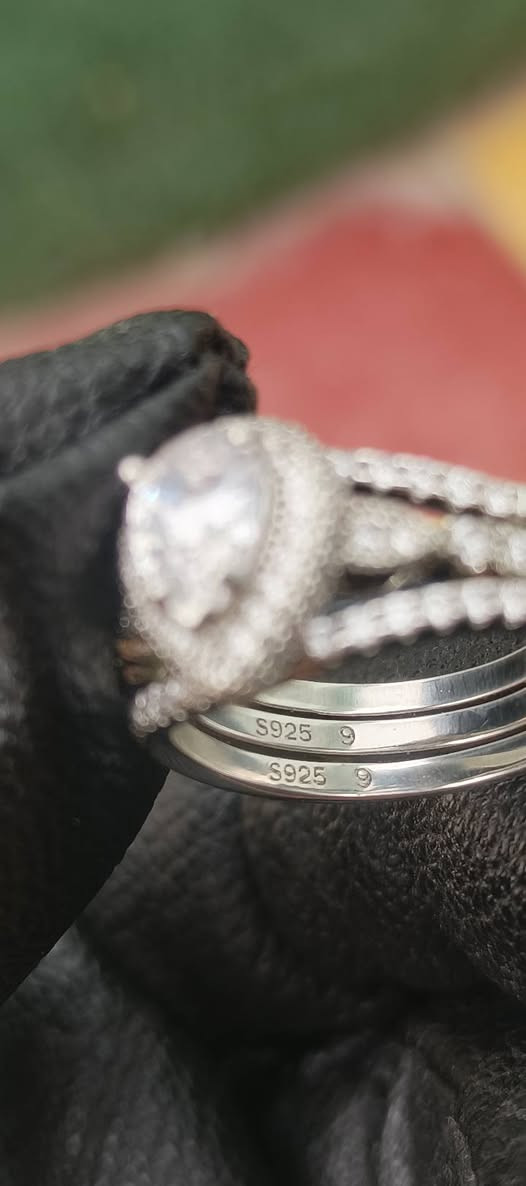 قطع موزنايت وسوارفسكي كل قطعه وسعرها كل قطعه وياها كارت باركود


**إذا كنت صاحب هذا الإعلان وتريد حذفه لأي سبب، رجاءا أرسل رسالة إلى الدعم الفني**