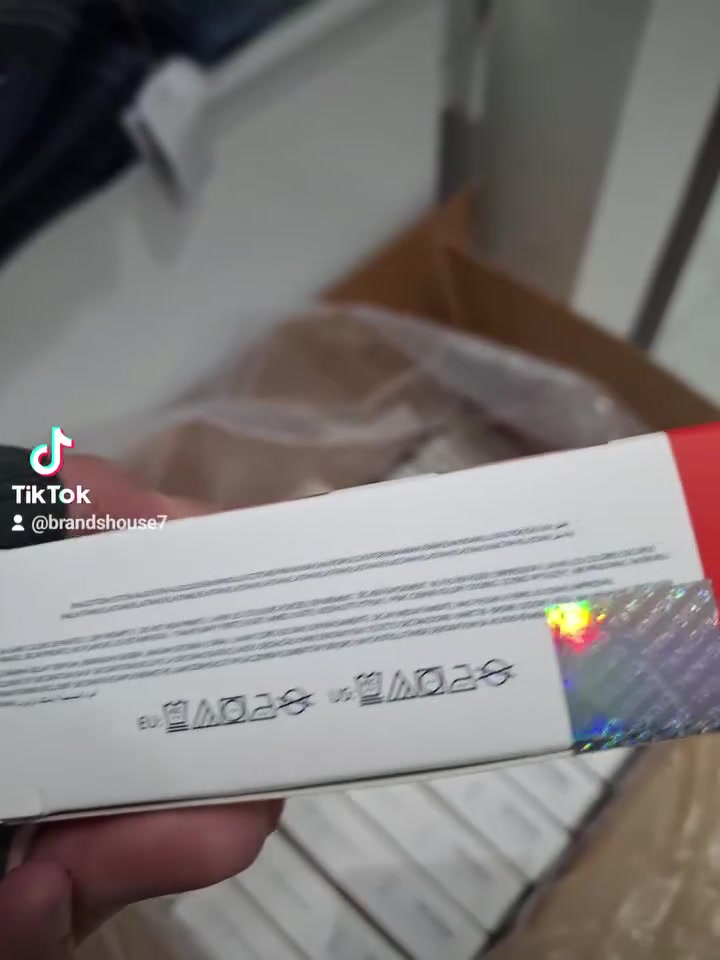 بوكسرات تومي هيلفيغر الامريكية الاصلية صنع كمبوديا قطنية 100% الباكيت او العلبة الواحدة تحتوي على ثلاث قطع ابيض اسود رصاصي القياسات S30.32.M34.36.L.36.38.XL.40.42 للحجز والاستفسار مراسلة الصفحة أو الاتصال على الهاتف المخصص ☎️ *********** العنوان بغداد العطيفية شارع المحكمة مجاور حلويات القند الفرع الثاني بغداد علي الصالح حي المعتصم قرب مجمع رويل ستي خدمة توصيل لجميع المحافظات #العراقية.  ملاحظة البيج الرسمي الثاني #لبيت #العلامات #التجارية .
