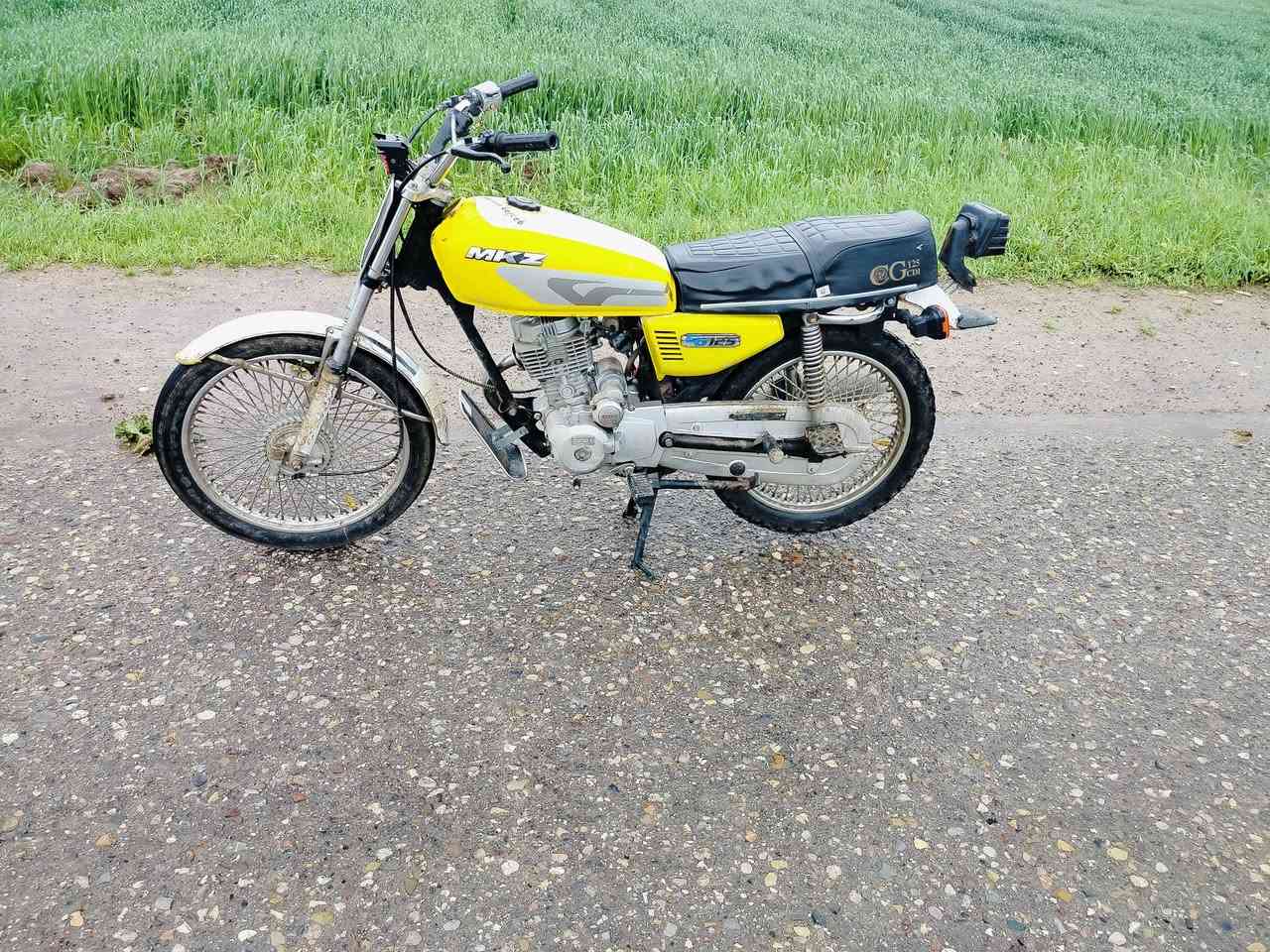 سلام عليكم دراجه للبيع اي نقص مابيها فقط دشلي مال سلف وسلف وكهربأياتها كلها شغاله محرك مابي شي شلعه ومعدل فول موديل 17 المكان ديالى خانقين قولاي السعر 300 بي مجال للاستفسار خاص او للاتصال *********** وبي واتساب
