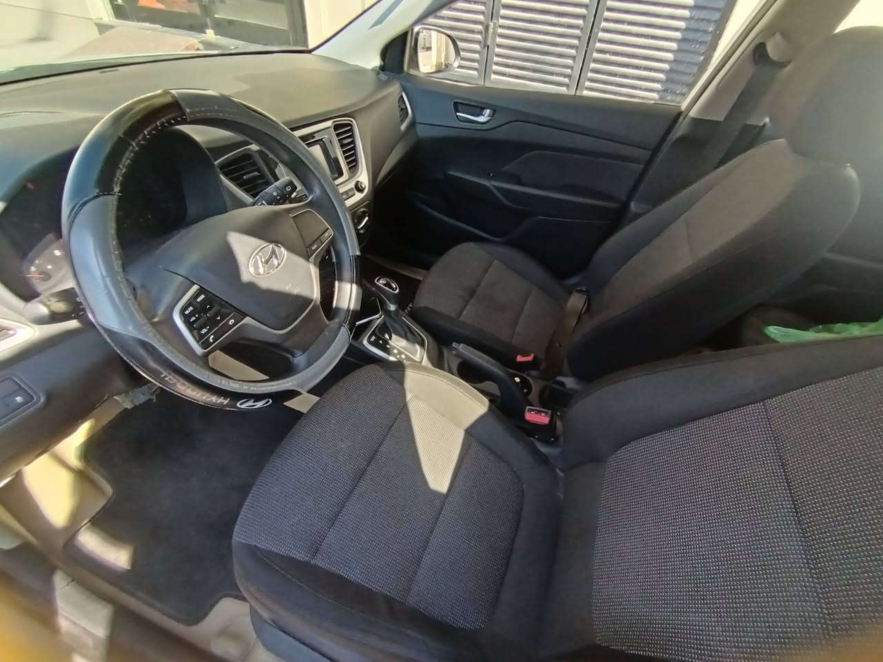 السلام عليكم اكسنت للبيع وارد مكينه 1600 دوش ماشيه 64 الف موديل 2020 العنوان الكوت باسمي السياره السعر الاتصال ع ***********
