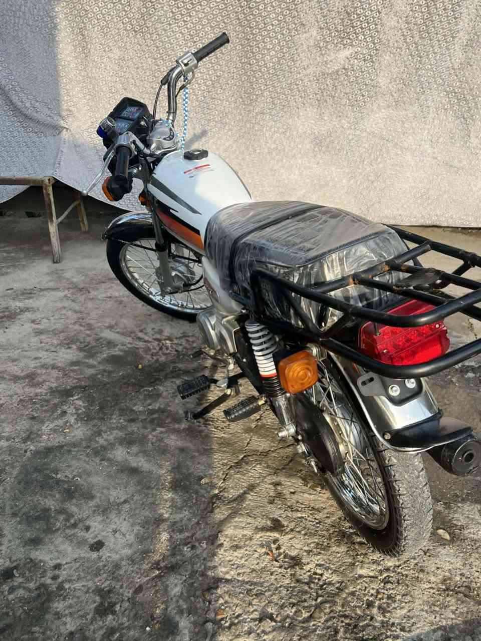 ٢٦ سعر٦٠٠ بيه حك جيه بعكوبه 0776 646 6020
