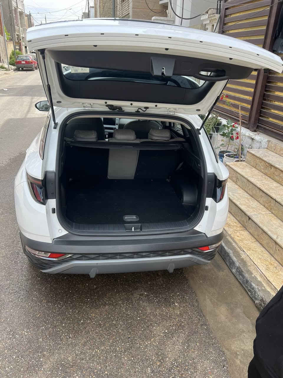 السلام عليكم توسان خليجي 23 مرقم بغداد بصمة/بصمه أبواب كشنات كهرباء شاشه كامره حساس خلفي امامي سايد بريك بصمه ماشية 40 الف كيلو سيارة مكفولة من الصبغ والبارد فقط رصعه بسيطة بالجاملغ الايمن والايسر السعر 200 مكان السيارة بغداد حي الجهاد ***********
