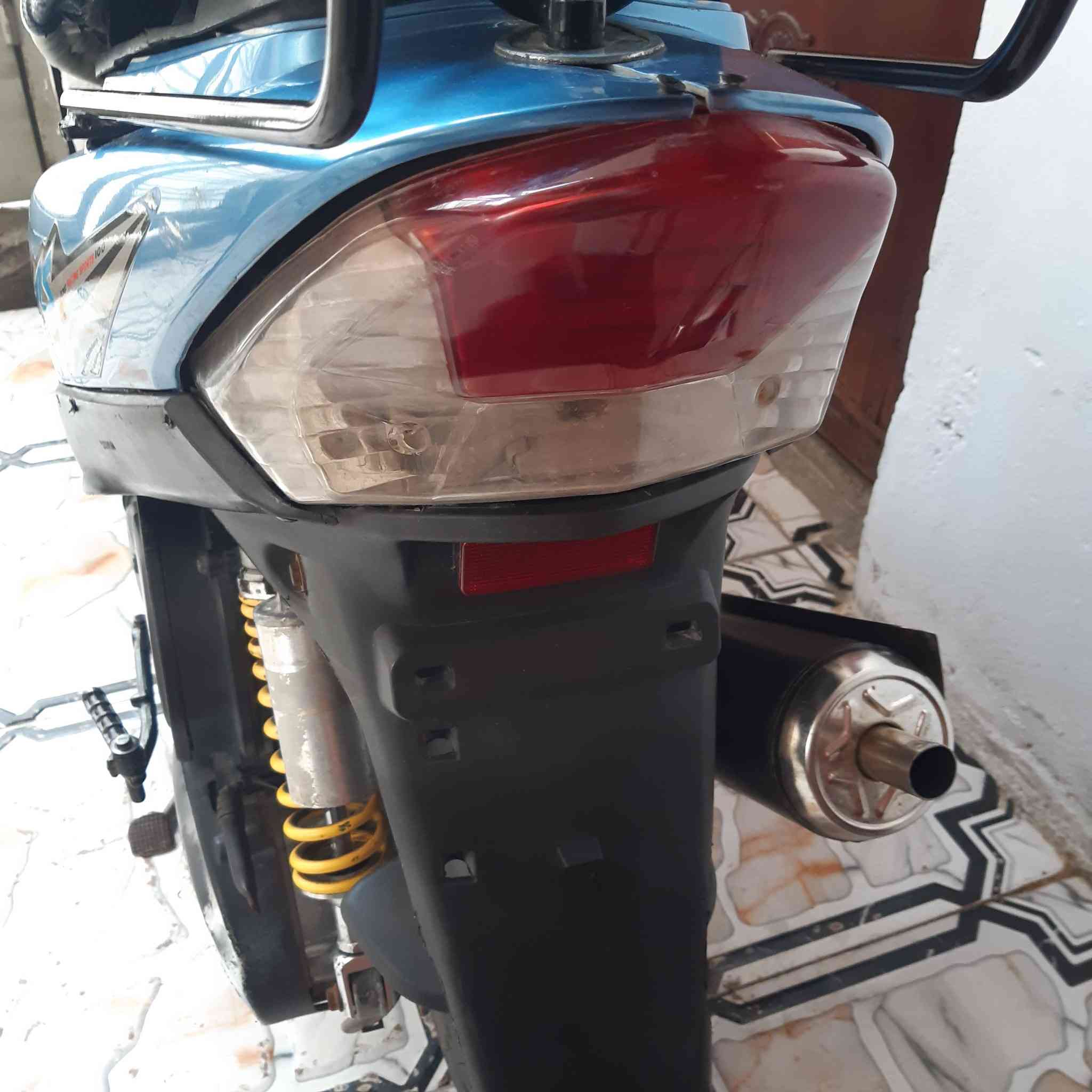 دراجه البيع 
ماكس الدراجه نضيفه كلشي شغال بيهه بس الصطاب الوره يرادله كلوبات سلف هندر شغال مختمه الدراجه مفتوحه مره وحده الكزوز رياضي السعر600 بيهه مجال العنوان البصره 5ميل  رقم *********** رقم الثاني واتساب ***********
