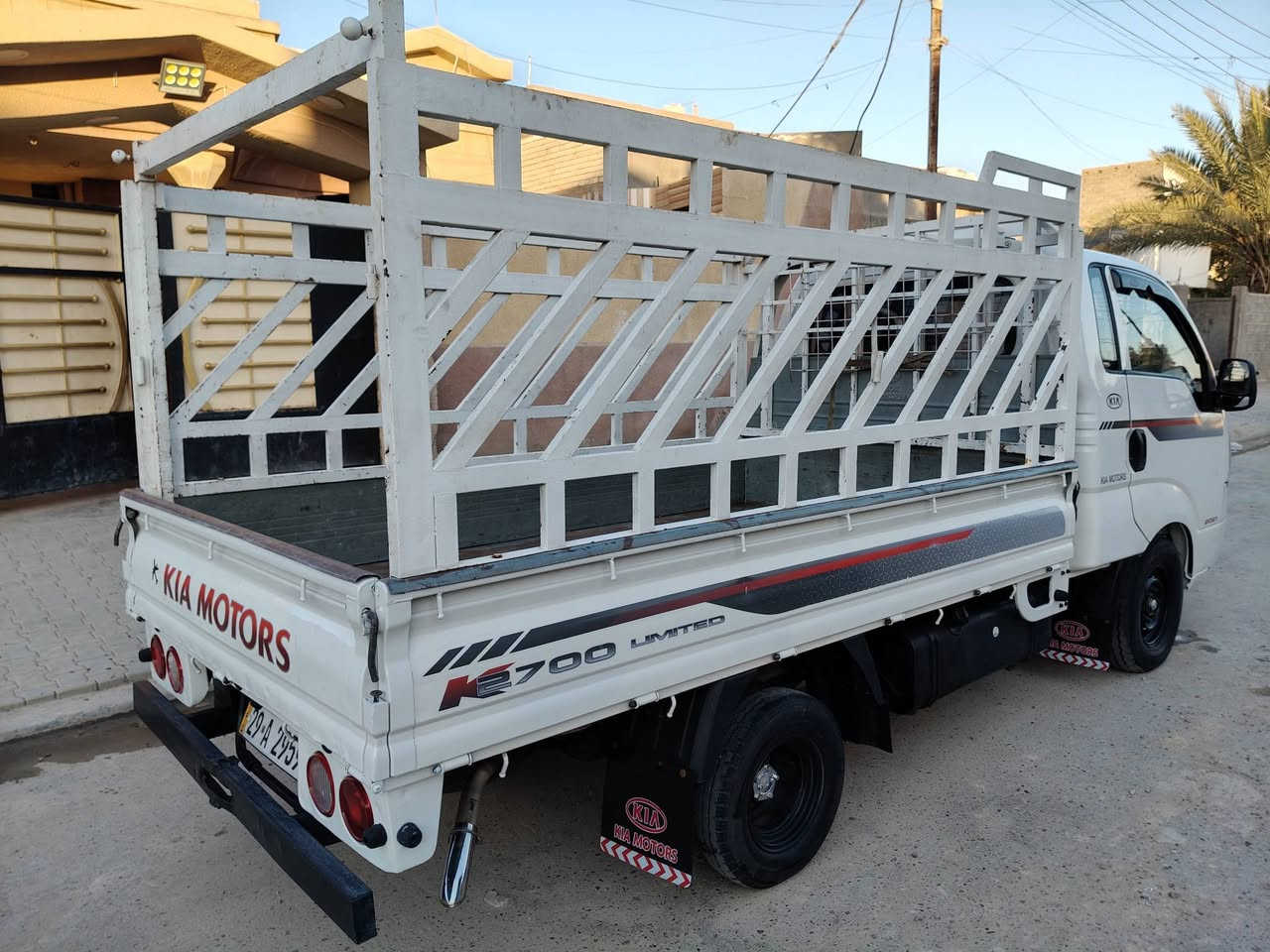 السلام عليكم كيه بنكو 2014
السياره مقفوله من الضربه مصبوغه حزام لجماليه التكم والقماره والبجم مقفولات بس  صفاح محرك كير اكسن شاصي منضومه تبريد جديده تخم تاير السعر 105 وبيها مجال مكان السياره الحصوه مال ابو غريب رقم المبايل *********** غير متواجد على الفيس
