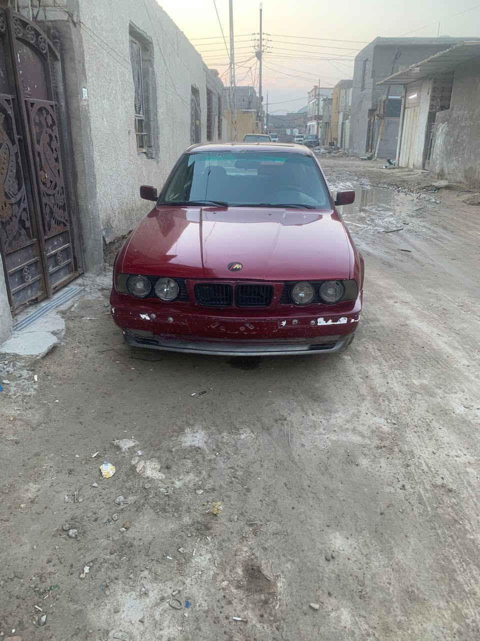 سلام عليكم bmw520مسكر كير عادي موديل 1993 تخم تاير جواها تبريد شغال عليها غرامه 1300  غرفته كهرباء حلوه +*********** سعر 33وبيها مجال قليل مكاني بغداد شعب حي بساتين
