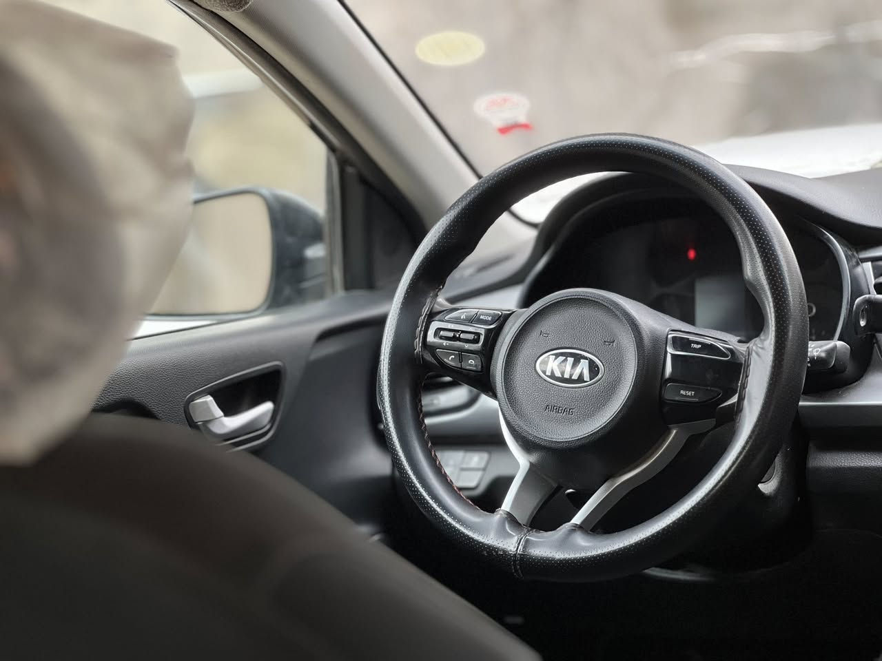 السلام عليكم
كيا ريو مديل2021أمريكي بيها ٣قطع أماميات ودحجات بسيطه 

محرك1.6

مواصفات عاديه

تحكم ستيرن 

تحكم مرايه جانبيه

نضام قياده سبورت

شاشه كار بلي 

المكان بصره السعر ١٠٥


**إذا كنت صاحب هذا الإعلان وتريد حذفه لأي سبب، رجاءا أرسل رسالة إلى الدعم الفني**