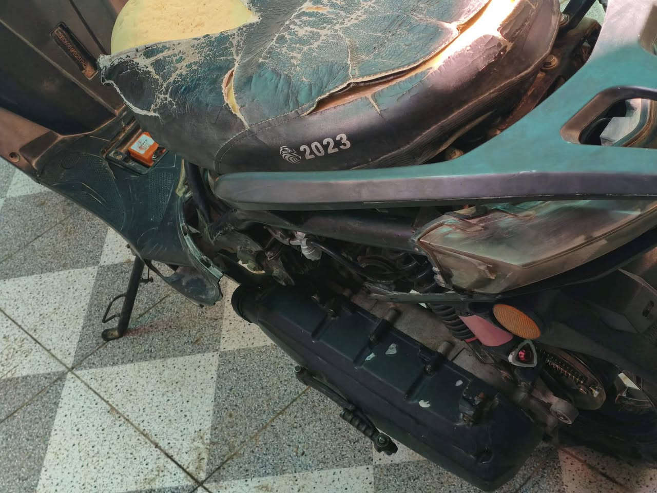 سلام عليكم سكنس للبيع
الدراجه شغاله سلف هندر  كهربائياتها كلها شغاله عوزها كفرات سعرها ٢٠٠
واتساب ***********
