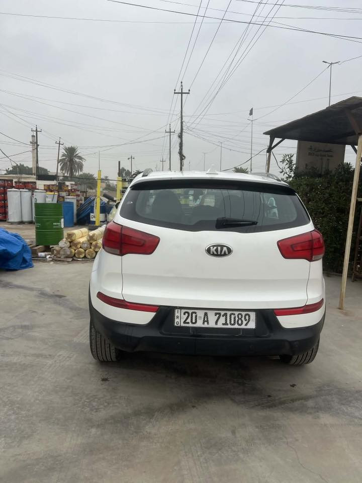 السلام عليكم ورحمة الله وبركاته
سبورتج امريكي ( جي دي اي )
مكينة 2400. 
المكينة جديدة بدلتها قبل شهر ونص كسر مارتون يعني زيرو 
ماشية 84 
رقم ديالى 
بيها قطعتين بنيد  و جامرلوغ بدون دواخل
سيارة متكاملة
اشاير بالمري 
فور ويل
مانع انزلاق 
رقم ديالى انكليزي 
شاشة 
السعر 134
ديالى / خان بتي سعد 

***********
