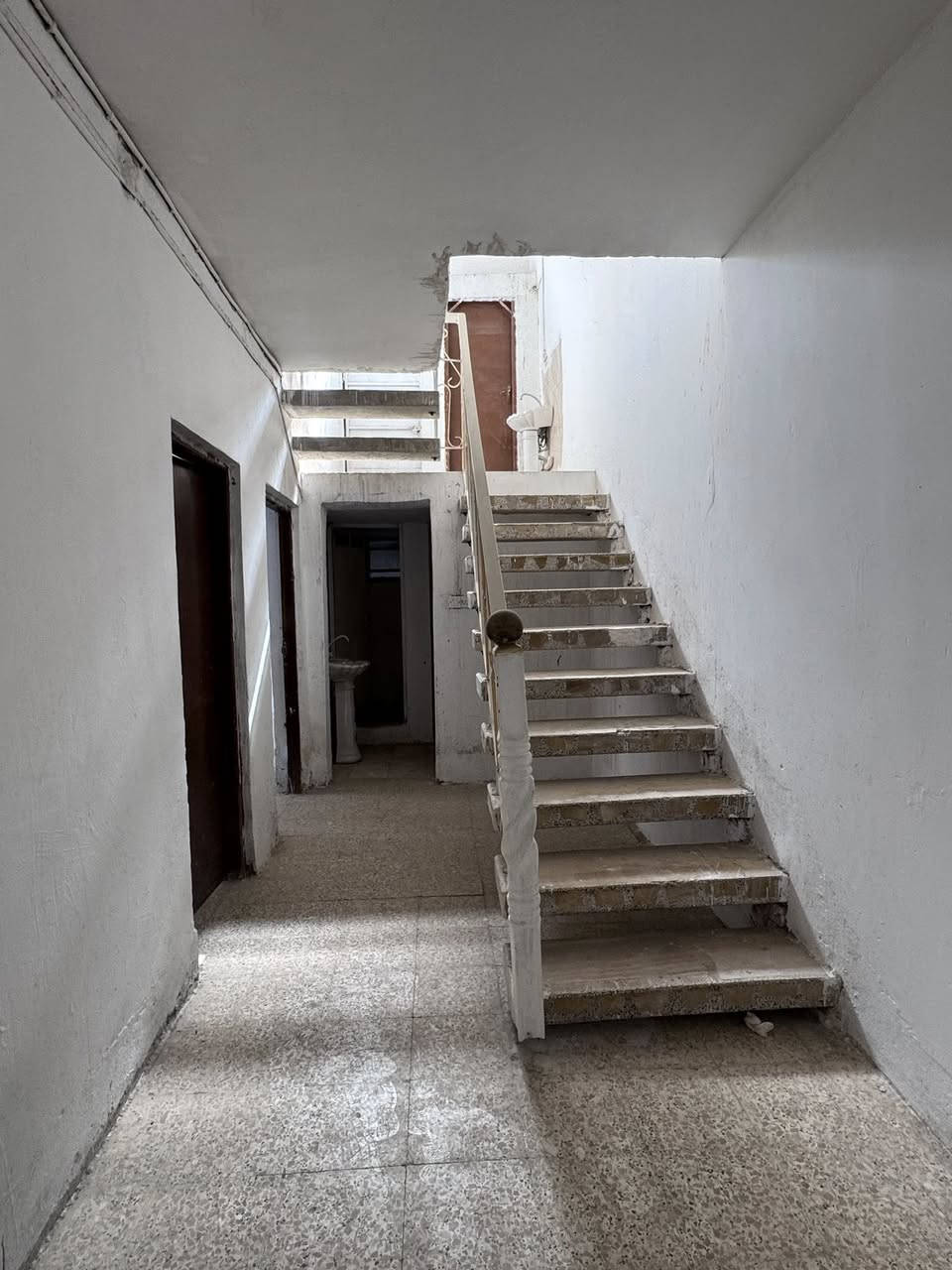 #للايجــــــــــــار  
دار طابقين
يحتوي على…….
ثلاث غرف نـــوم وصاله وكليدور ومطبخ ومجمع صحيات 
وكراج كبير وحديقه 

الموقع: حي العسكري شارع المكاتب مقابل المركز صحي 

مبلغ الايجار : 475 الف قابل للتفاوض

________________________
للاستفسار على باقي  التفاصيل 
لطفاً الرجاء الاتصـــال او مرآسلتنا على الواتساب ⤵️
🔻🔻
سيد رائد    
📞0️⃣7️⃣8️⃣3️⃣1️⃣1️⃣6️⃣1️⃣6️⃣4️⃣1️⃣             
سيد حسين
📞0️⃣7️⃣8️⃣7️⃣2️⃣5️⃣7️⃣4️⃣7️⃣3️⃣3️⃣

              او وآتســــــاب📲

المكـــــتب ☎️ 
***********
‏‎     🧱#مكتب_عقارات_سيد_رائد🧱

               🏗️ #مــوقع_المكتب🏗️
📍 حــــله  شـــارع نــــادر الــرئـــيسي  مقابل شارع الطب العدلي 

_______________________
#تنوية / لمن يرغب عرض عقاره فـــي صفحتنا يرجى الاتصال بنا 
_______________________
أنتبــه🔻🔻
🔳#الصفحه_الرسميه_للمكتب_فقط✅

#عقارات_الحله #بيع_وشراء ،#عقارات #بغدادالعراق #الحله #مشاهيرفيسبوك
#مكتب_عقارات_سيد_رائد 
#الاول
