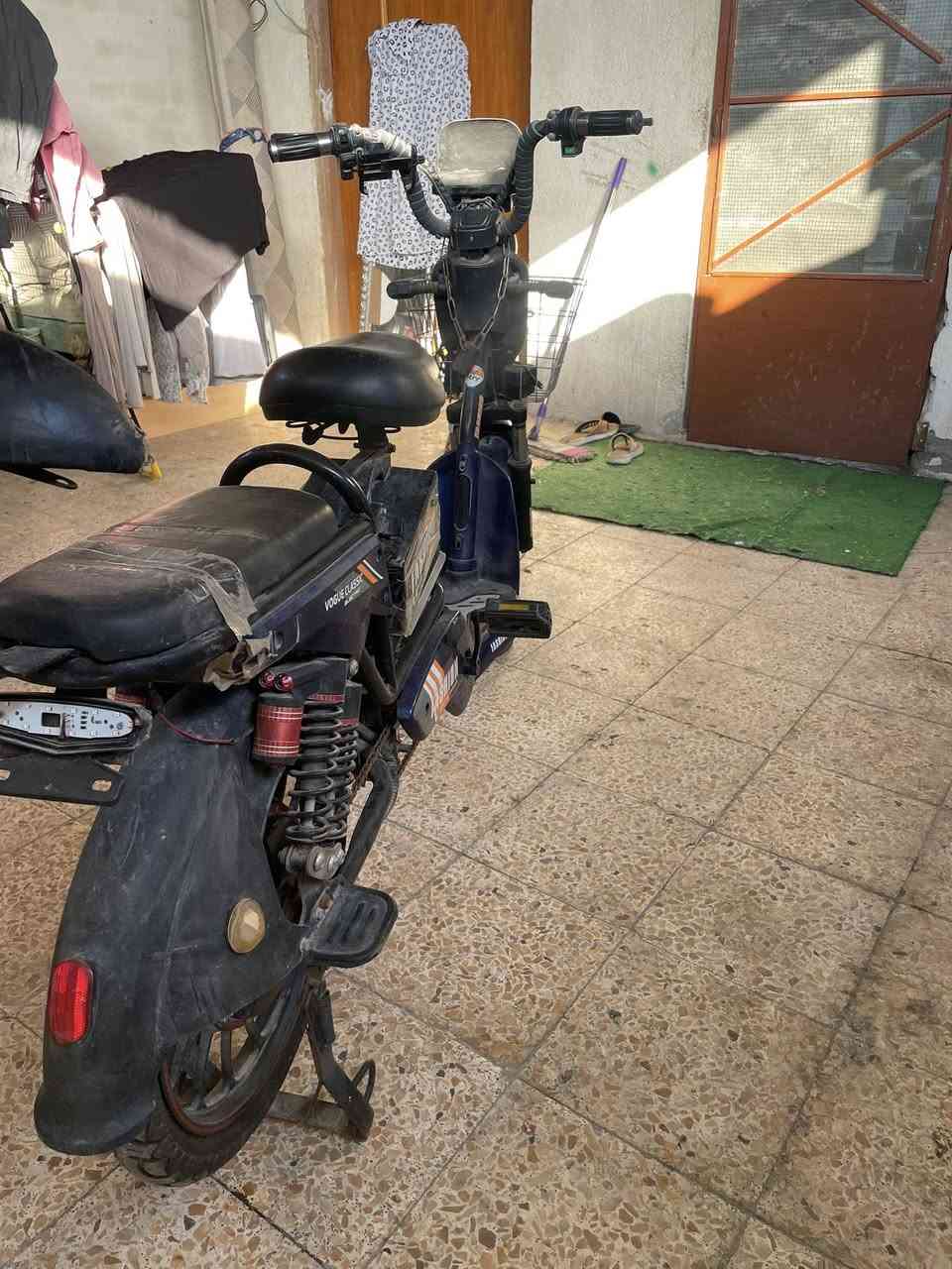 دراجة شحن عوزها بطاريات 4
السعر 150 وبيها مجال قليل
***********
