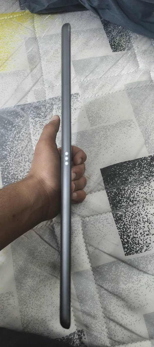 ايباد 9 كلش نظيف حلو الذكر 64 ما مفتوح بطاريه 85 السعر 250 مكان كربلاء هذا رقمي *********** الشراي اتصل عليه
