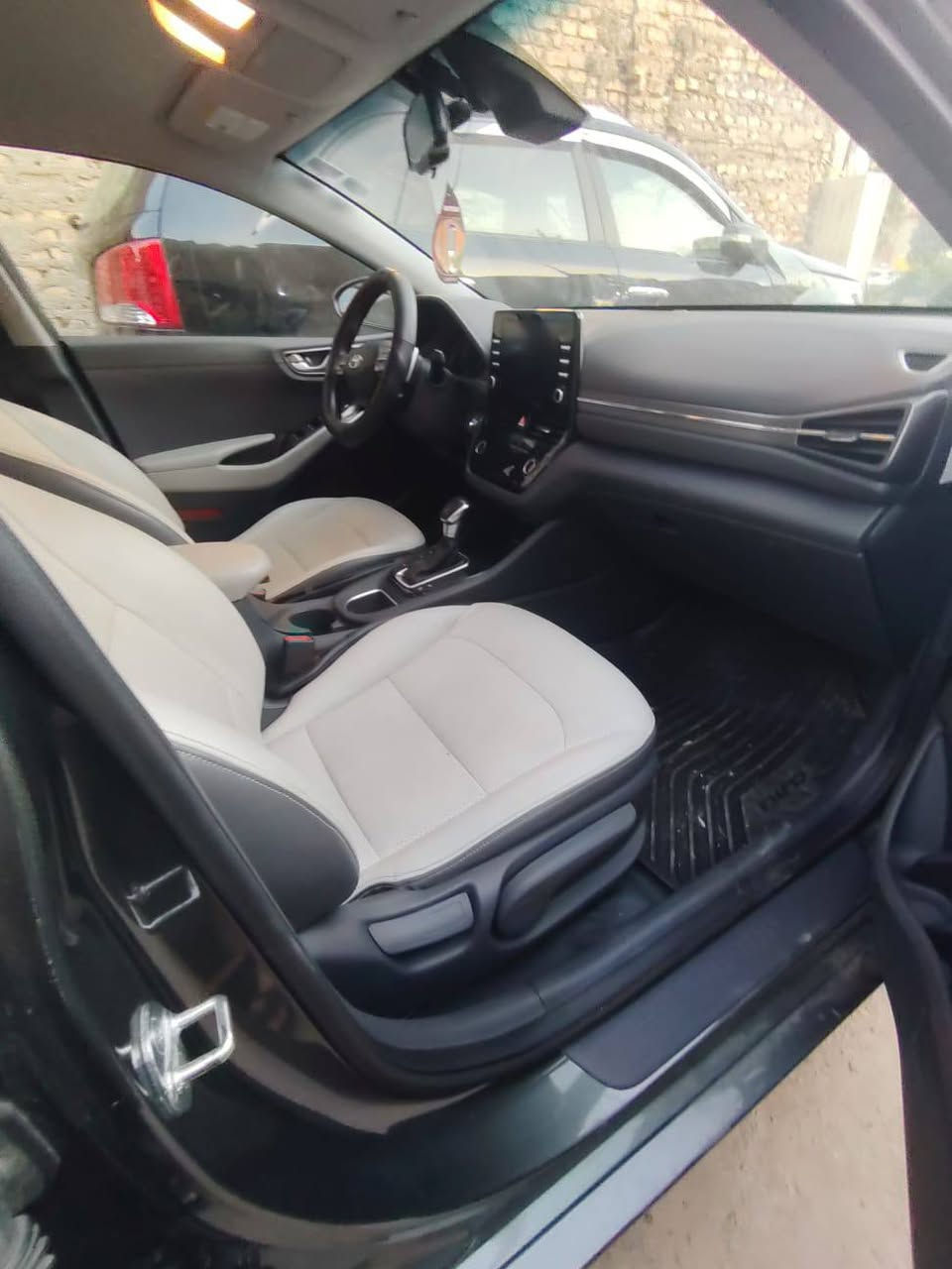 سلام عليكم من رخصه الادمن محترم 

ايونك هونداي 
موديل 22 حلوه جديده 
3 انضمه هايبرد بانزين شحن 
رقم ديالى بأسمنه شرط تحويل
السعر ١١٠ وبيه مجال للشراي 
((بييييع او مراووووس )) 
ماشيه ٤٥ بلنسبه لموديلها ماشيه قليل جدا 
الضرر //  تبديل بنيد وجاملغ وصور حادث مرفق وصار بيه طخه خفيفه عدنا انبيعه علا وضعها فديو مرفق بالمنشور 
الموقع ديالى بعقوبه
 ***********
