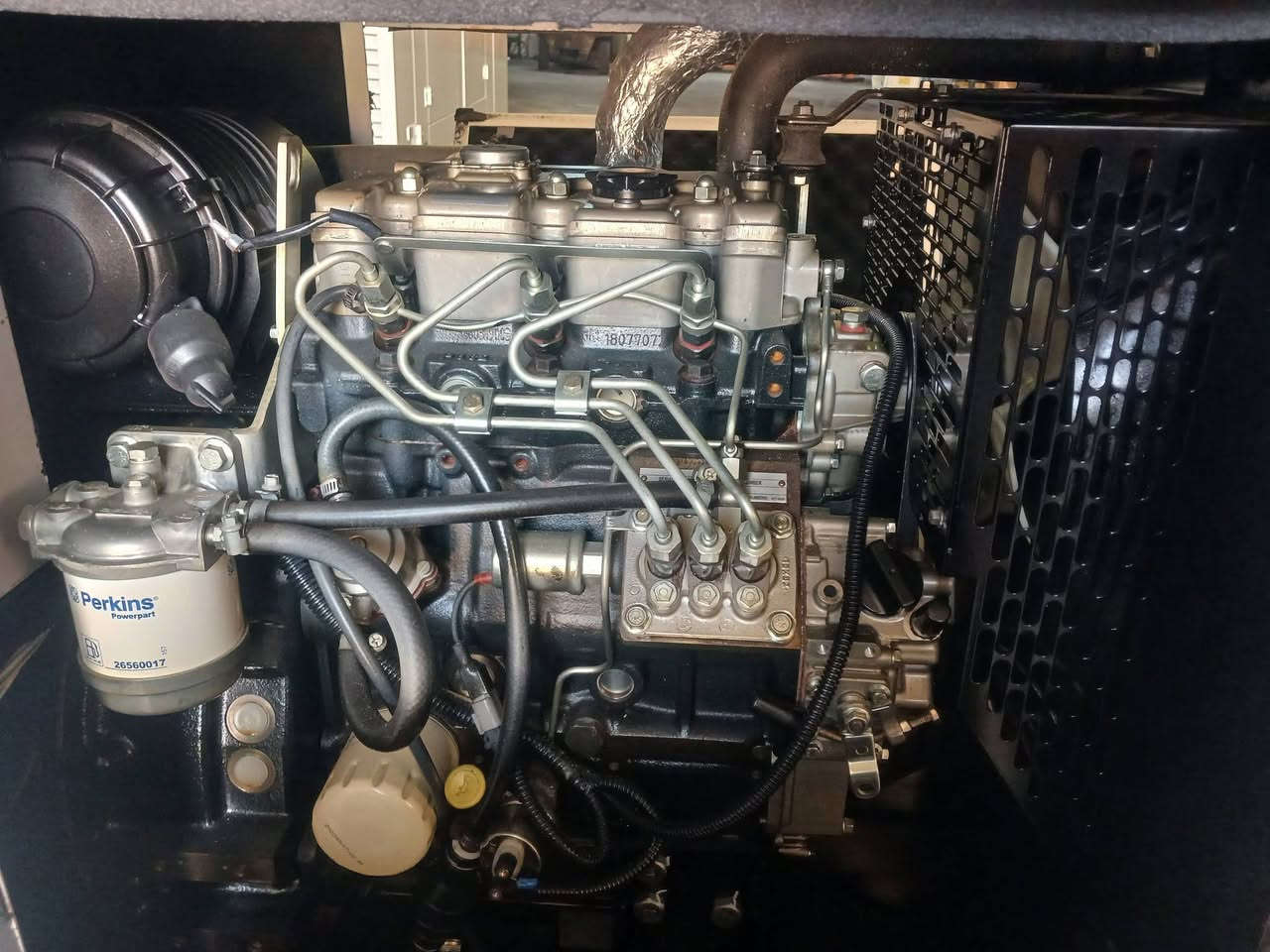 مولد بيركنز انكليزي 3 سلندر توليد 15KVA ساعات العمل 31 ساعة فقط وضع الشركــة اخو الزيرو نظام حماية فول اوتو شرط الشغل وشرط الفحـص العنوان اربيل للأستفسار الإتصال *********** يوجد توصيل لكافة المحافظات وبضمان 🚚
