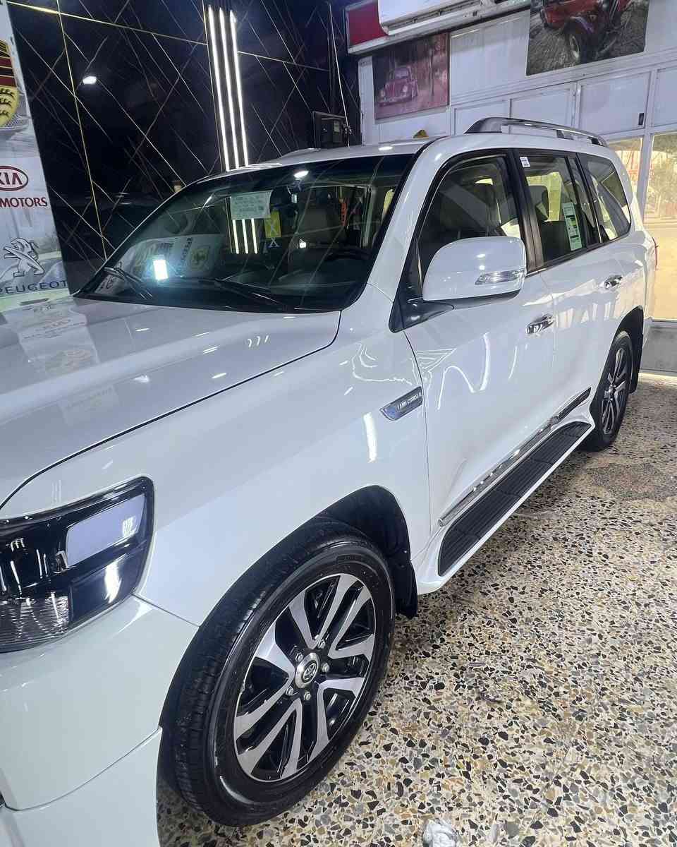 جانب من اعمال مركزنا ضمن فقرات #العرض_الفضي

#بوليش مع 💥 #هديـــة 💥 طلاء نانو سيراميك  لكامل بدي السيارة 💥 
بـ 100 الف فقط .. ضمان سنة ونصف 

اقرا العرض وشوف بنفسك 🙏✅ ⬇️ 

تفاصيل العرض ⬇️⬇️ 
الـعـرض_الفضي (بدي خارجي فقط)
#ملاحظة_هامـة ::: الحجز #قبل_يوم لطفآ
يـشـمـل ويتضمن :- 
1- غسل البدي الخارجي للسيارة بالكامل بمادة HG -wax shampoo
2 - غسل بدي السيارة بمادة (النانو ريموڤر) لأزالة الخدوش البسيطة 
3- جلي بدي السيارة بالكامل ولكل الاجزاء بمادة كلي بار CLAY BAR من سونكس
4 - بوليش البدي الخارجي(حسب حاجة السيارة) ⬅️ انواع البوليش المستخدمة ⬇️⬇️⬇️
- بوليش Sonax الالماني
- بوليش Rupes الايطالي
- بوليش Scholl الالماني
- بوليش M3 امريكي
#النتيجة🤙🏼
- أزالة الخدوش ( الشخوط)
- ازلة البهتان 
- ازالة الهالات والدوائر
- نعومة مطلقة
- انعكاس 
- لمعان دائم
-بريـق 
5- تكحيل الخدوش (سحب كارت) / #ملاحظة : الصبغ يتحمله الزبون لضمان مطابقة اللون 
6- اصلاح الاضرار الخارجية (ما عدا الاضرار التي تستوجب سمكرة)
7- جلي الزجاج الخارجي وتصفيته من الخدوش بمادة CLASS POLISH SONAX
8- وطلاء الزجاج بمادة Nano Glass Sonax cc36
9- جلي اللايت والبك لايت بمادة HEAD LIGHT POLISH من سونكس
10- طلاء الايت والبك لايت بمادة PROTECTION من سونكس
11- تنظيف الويل كب بمادة Felgen Beast من سونكس
12-جلي الويل كب بمادة Sonax X-treme
13- طلاء الويل كب بمادة النانو سيراميك 
14- جلي وتنظيف وتلميع النيكل chrom Alupaste
15- طلاء النيكل بمادة  Sonax )chrom & AluPaste
16- تنظيف بطانة الاطارات 
17- تنظيف الاطارات وتفحيمها بمادة Felgen Beast Sonax 
18 - تنظيف وتزييت مقابض الابواب بمادة CHAIN LUBE من شركة نكرن البلجيكية
19- تنظيف كنرات الابواب 
20 - طلاء كنرات الابواب بمادة ( النانو  دفايند اكستريم) 
21- تنظيف وتلميع السوادات بمادة Nano Black X-treme
22 - تنظيف ربل الابواب وترطيب الربل بمادة 
‏Rubber Care Spray من نكرن 
23- طلاء بطانة الايطارات بمادة نكرن للحماية من الزنجار
24 - تـشميع البدي الخارجي بمادة ( Sonax CARNAUBA)  كارنوبا 
25- طلاء نانو سيراميك  لكامل بدي السيارة 💥CERMIC COATING  EVO 💥 

#السعر 💵💵 🔻🔻 
🔴🔴 100 الف دينار لجميع انواع السيارات 🔴🔴 

العنوان
البصرة - شارع مستشفى الفيحاء العسكري - مقابل منتزه جنة الفردوس مباشرة 
*********** - متوفر واتساب -  #نكرر ✅ #ملاحظة ::: الحجز #قبل_يوم لطفا 

🙏 #لطفآ 🙏 على  الزبون فحص السيارة قبل تسليم المبلغ 

‏
