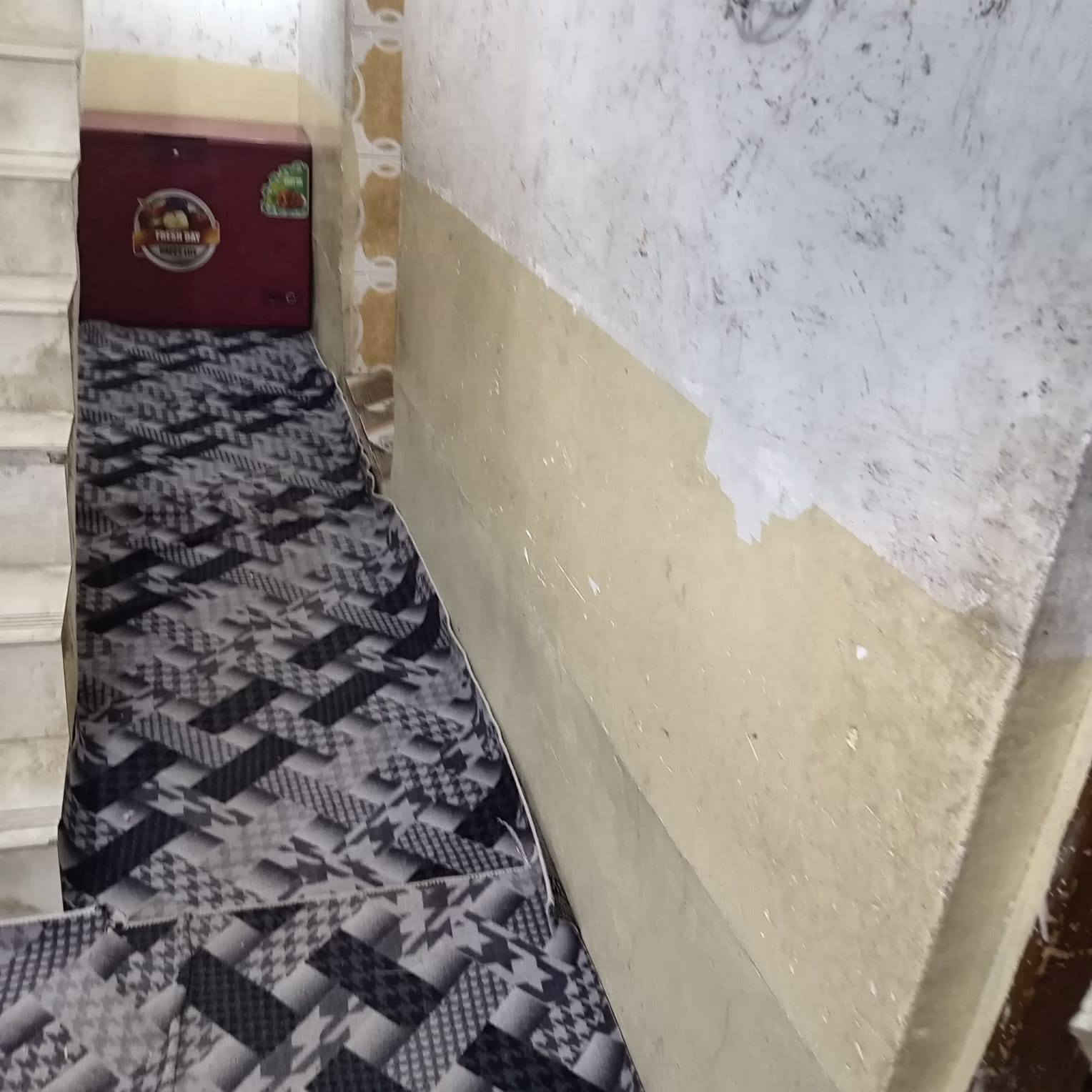 سلام عليكم دار البيع مساحا ٢٤٠ غرفتين وصاله ومطبخ وستقبال الدار السقف عكادا تفاصيل أكثر تصال رقم *********** العنوان حي الصمود ٢ قريب على مدرسه الصينيه طابو ملك صرف
