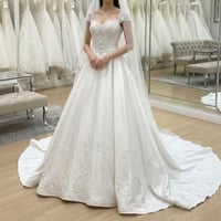 بدلة جديدة • مقاس ٣٦ • طرحة خرز