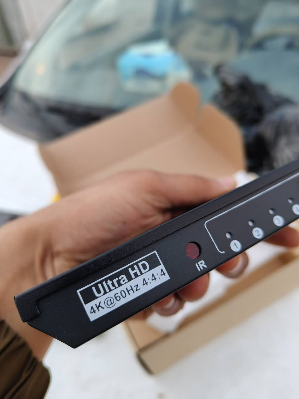 محول (سويتش) HDMI من TESmart يدعم توصيل 4 أجهزة.
يدعم دقة 4K بمعدل تحديث 60 هرتز.
متوافق مع HDMI 2.0.
يسمح بالتحكم في أجهزة متعددة باستخدام مجموعة واحدة من لوحة المفاتيح والماوس والشاشة (وظيفة KVM).
يمكن استخدامه للتبديل بين أجهزة الكمبيوتر أو الشاشات المختلفة بسهولة. انطونه سعر. وبلعافيه


**إذا كنت صاحب هذا الإعلان وتريد حذفه لأي سبب، رجاءا أرسل رسالة إلى الدعم الفني**